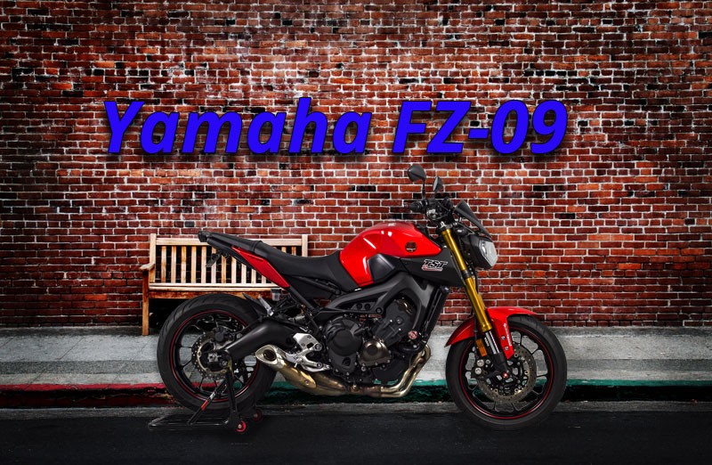 Yamaha FZ-09 Brick Wall