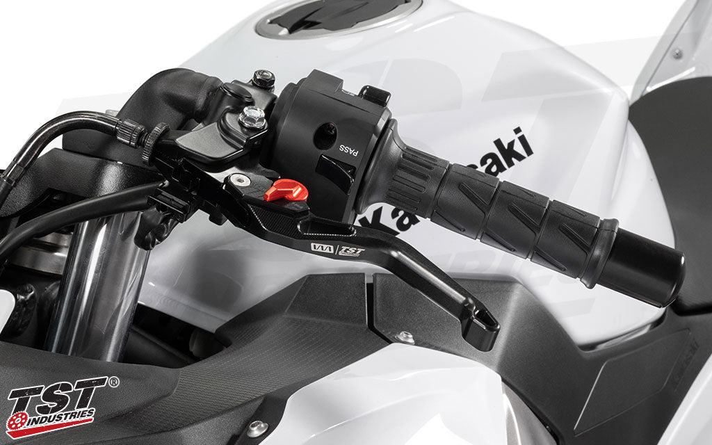 Womet-Tech Evos Shorty Levers installed on the Kawasaki Ninja 400.