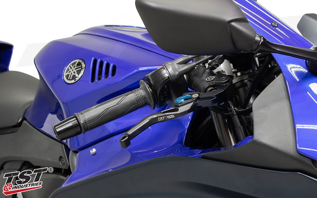Womet-Tech Evos Shorty Levers on the 2022-2025 Yamaha YZF-R7.