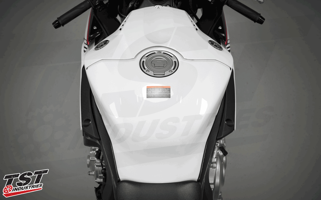 Compare V1 and V2 installed on the Yamaha R1 from pilot view.