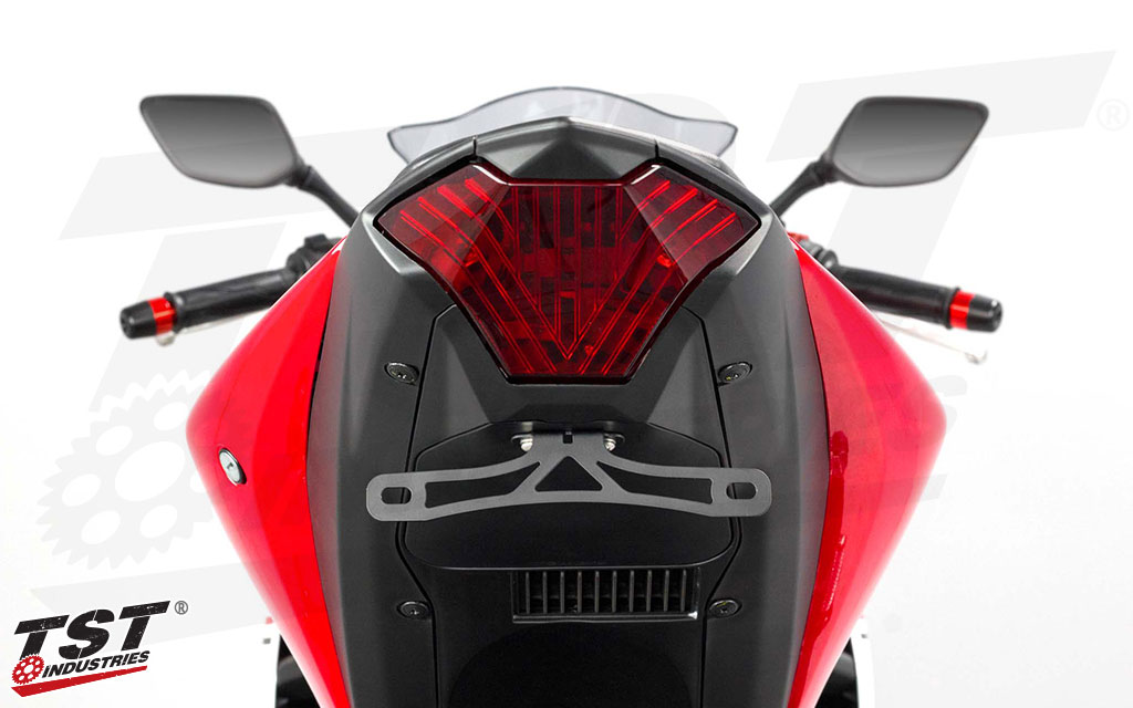 Powder coated steel bracket and the undertail closeout provides a sleek tail tidy solution for your Yamaha R3. 