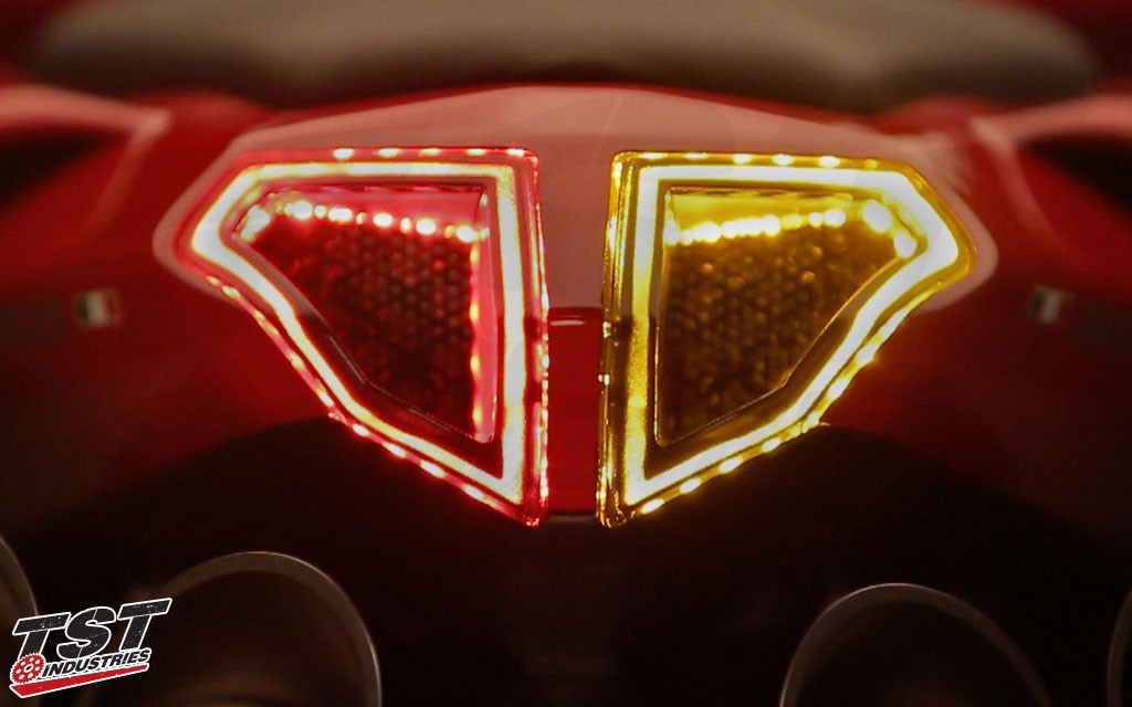Bright LEDs shown in the signalling function on the Ducati 848 / 1098 / 1198.