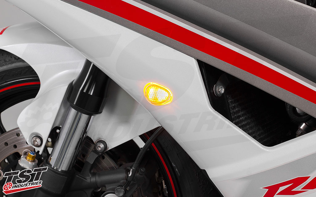 Give your R6 some added style with the TST GTR Front Flushmount Signals. Shown in clear.