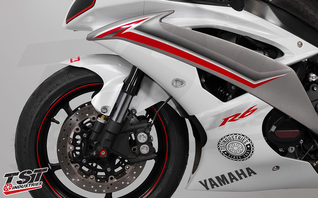 Yamaha R6 featuring the TST Industries clear GTR Front LED Signals. (Non-blemished units shown)