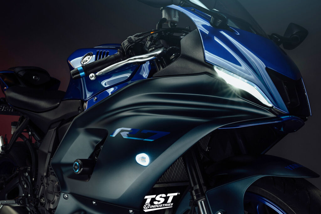 2022 Yamaha R7 with TST Flushmount Turn Signals.