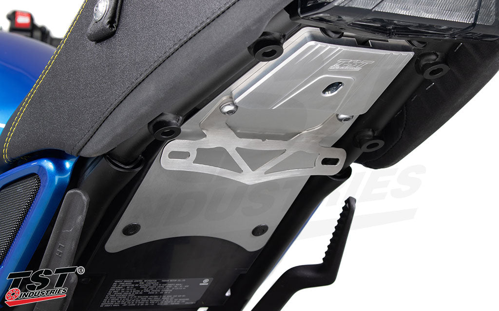 Features a silver bracket to seamlessly blend in with the silver XSR900 undertail.