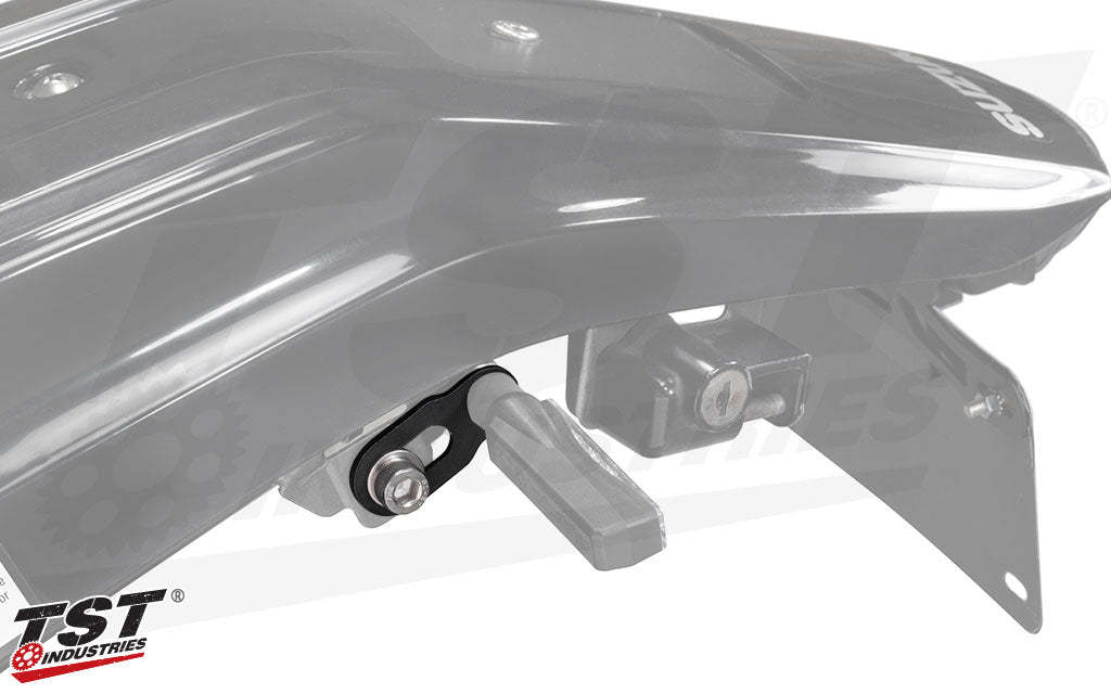 Simple and easy installation using existing mounting points on the tail of the DR650.
