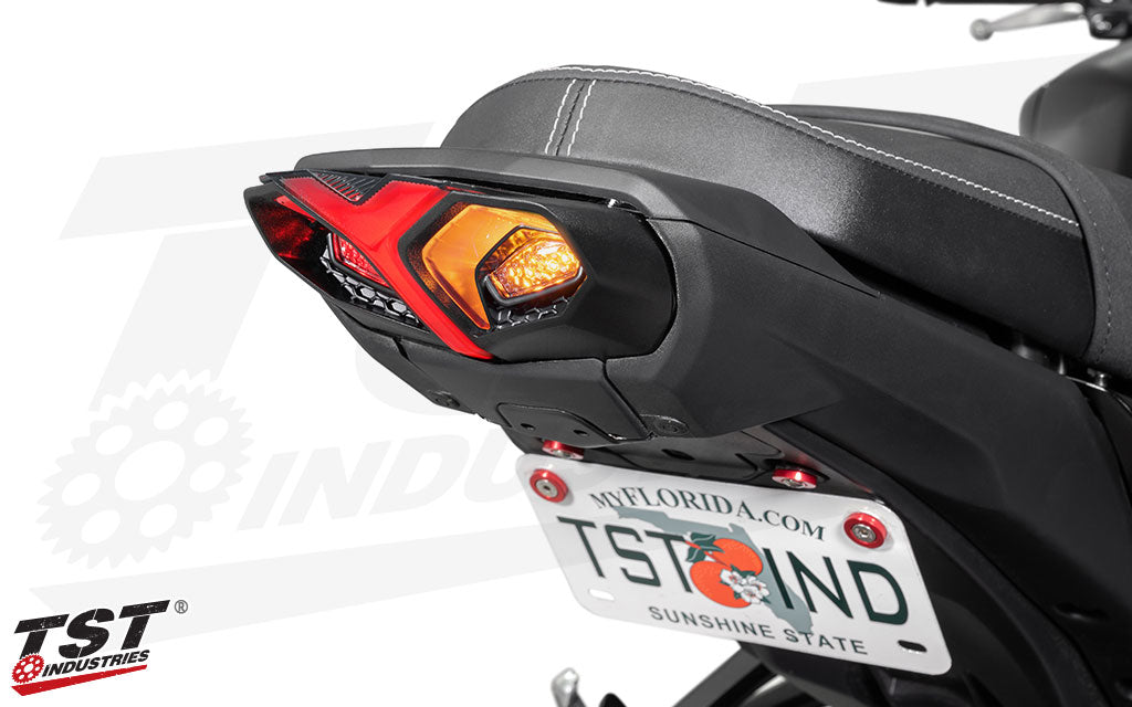 Turn signal activation illuminates the inner C-Field as well as the eye-Field to demand attention.
