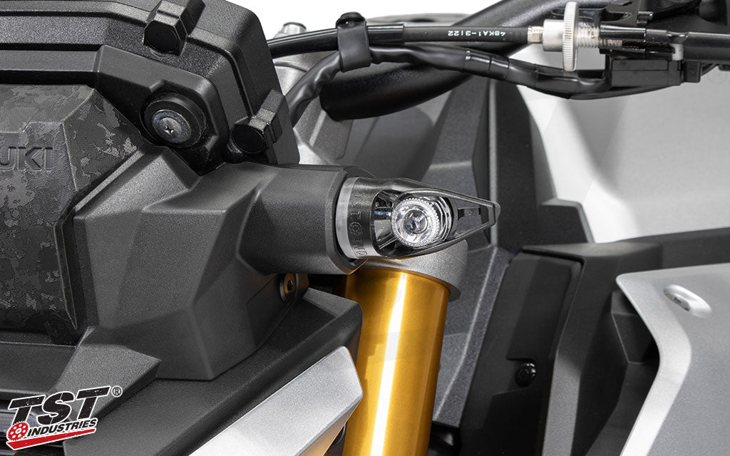 Upgrade the front end of your GSX-S1000 with high quality turn signals that match the styling of your Suzuki.