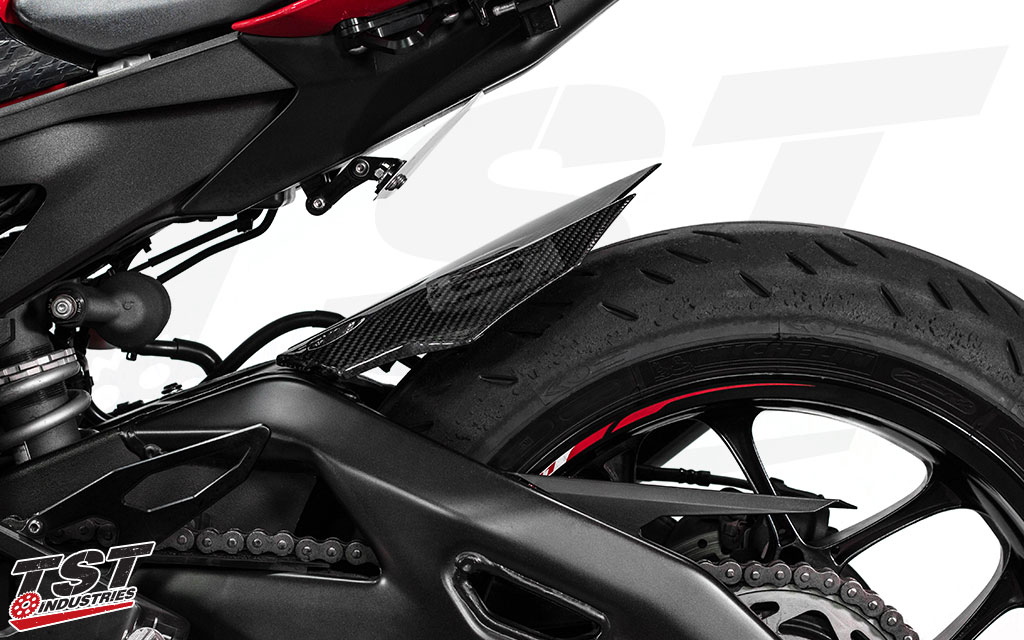 Lightweight and sexy twill carbon fiber rear tire hugger for the 2015+ R1