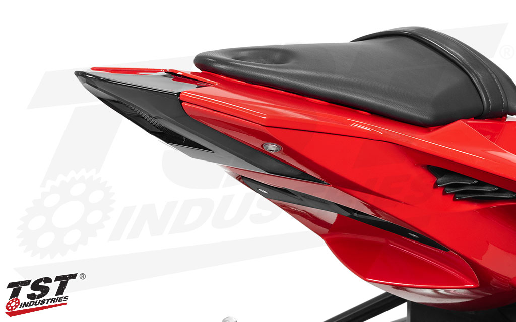 The daring and innovative lens design gives your BMW S1000RR or S1000R a sharp tail design.