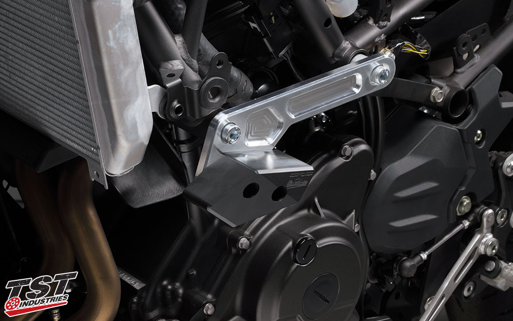 The TST dual mounting point bracket is placed behind the Ninja 400 side fairings.