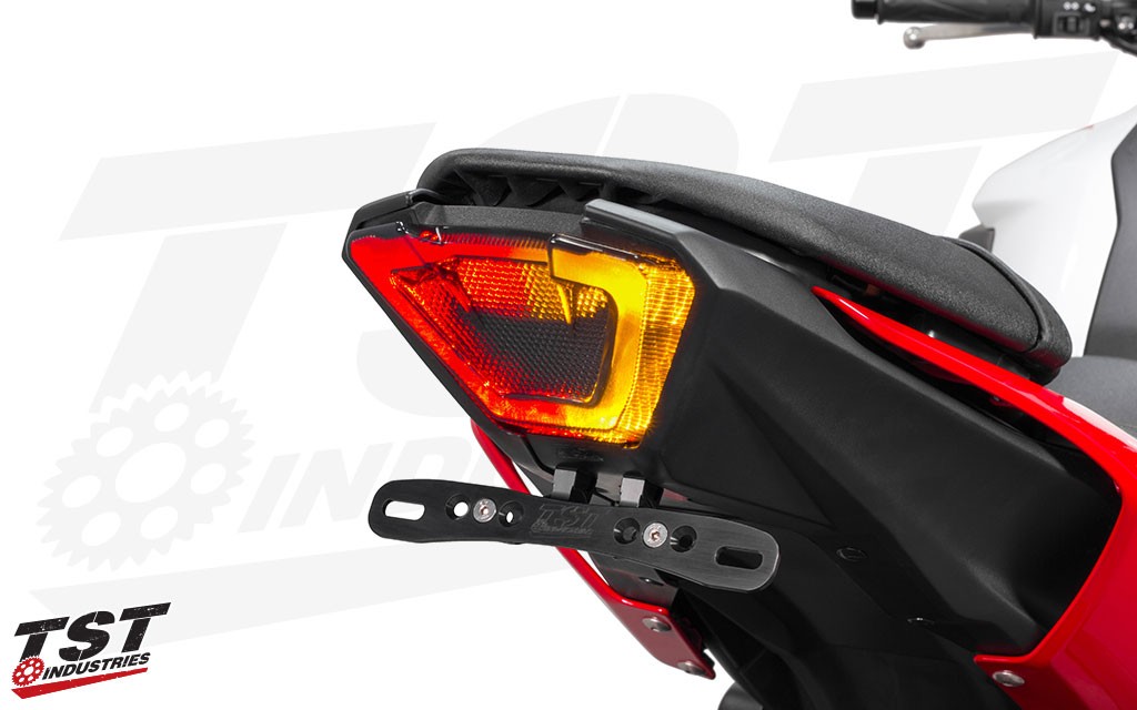 Built in turn signals enable you to ditch the bulbous stock signals. Non-Blemished Unit Shown