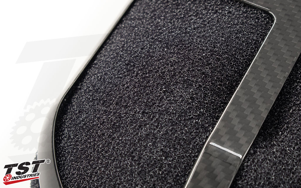 Pre-oiled air filter provides optimum airflow and engine protection.