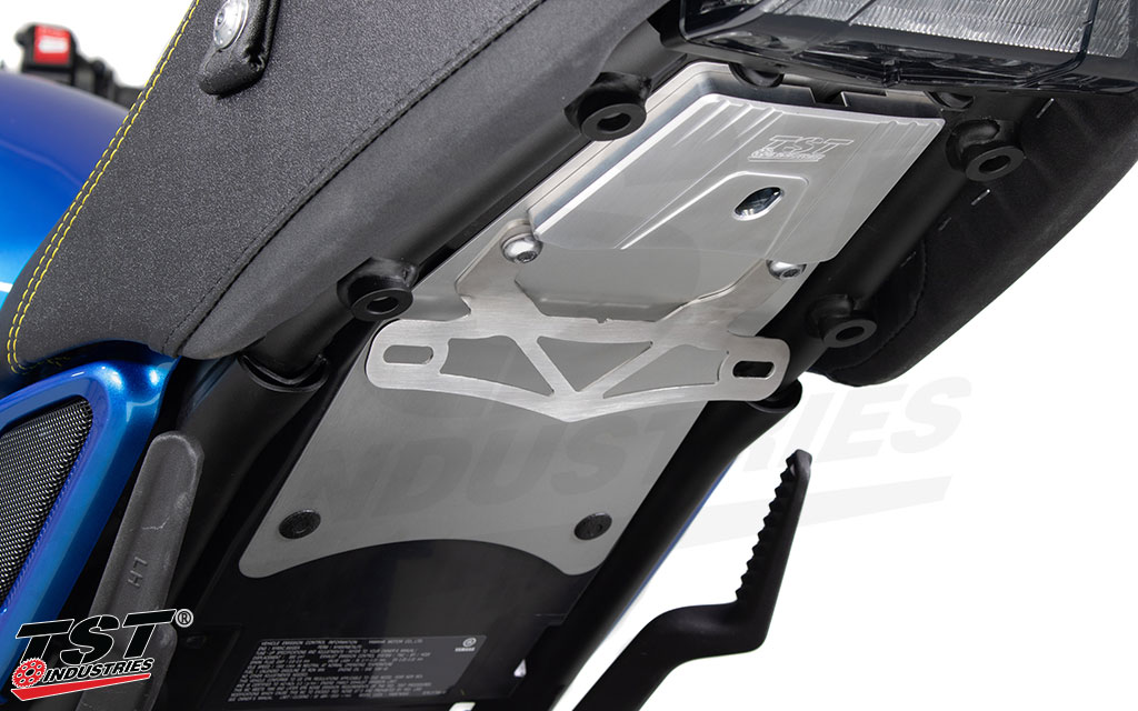 Features a silver bracket to seamlessly blend in with the silver XSR900 undertail.