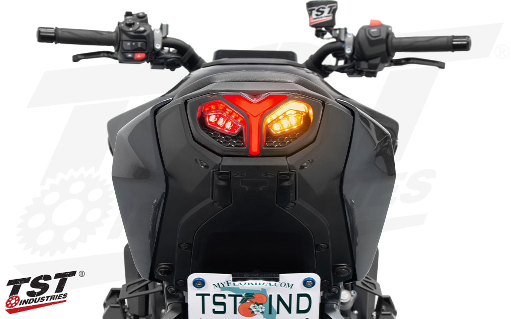 Built-in turn signals eliminate the need for dedicated external rear indicators on your Yamaha MT-09.