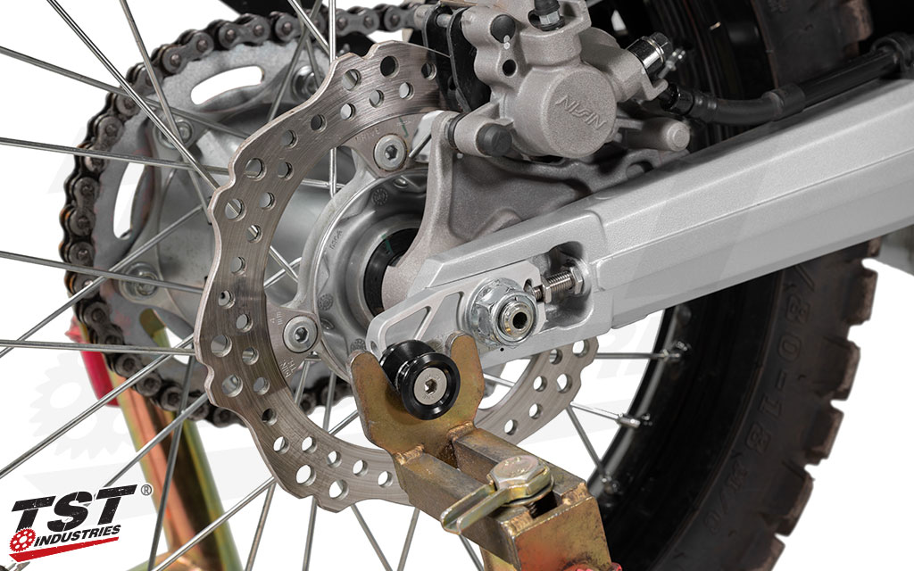 Spools enable safe and secure lifting of the rear of the CRF300L via a rear paddock stand.
