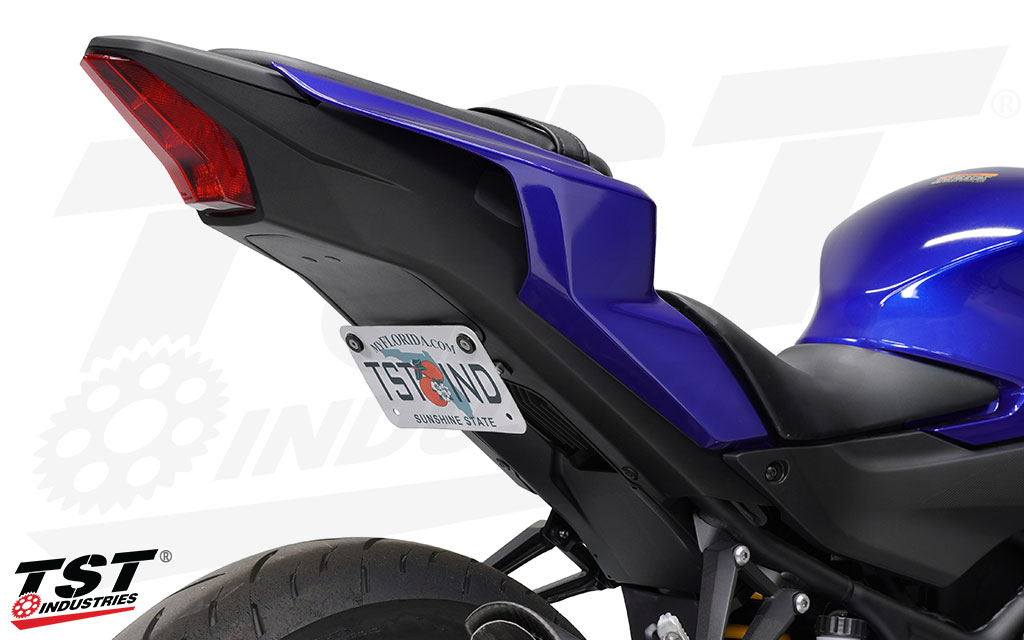 Tuck your Yamaha R3 license plate in a low position under the tail with our TST Fender Eliminator.