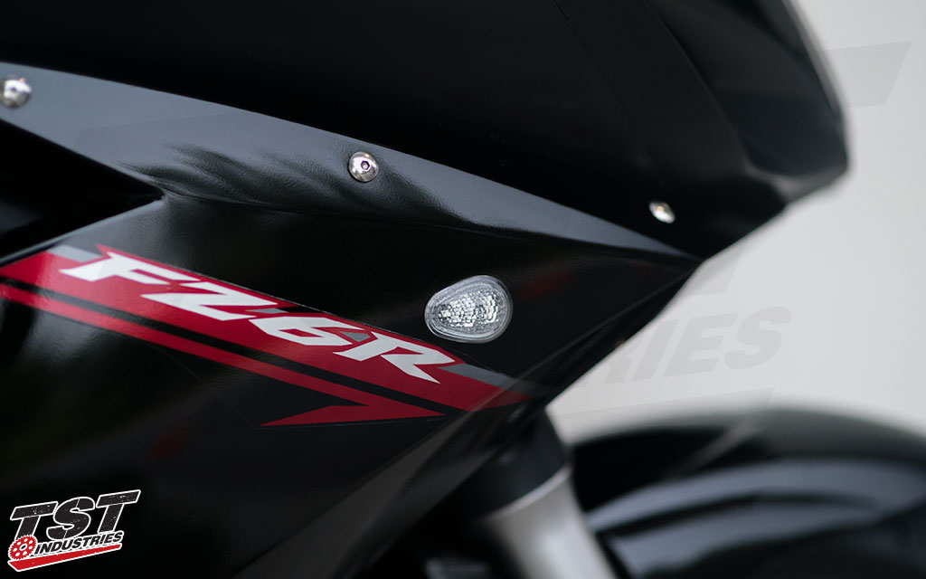 Clear lens GTR Flushmount Signal on the Yamaha FZ6R.