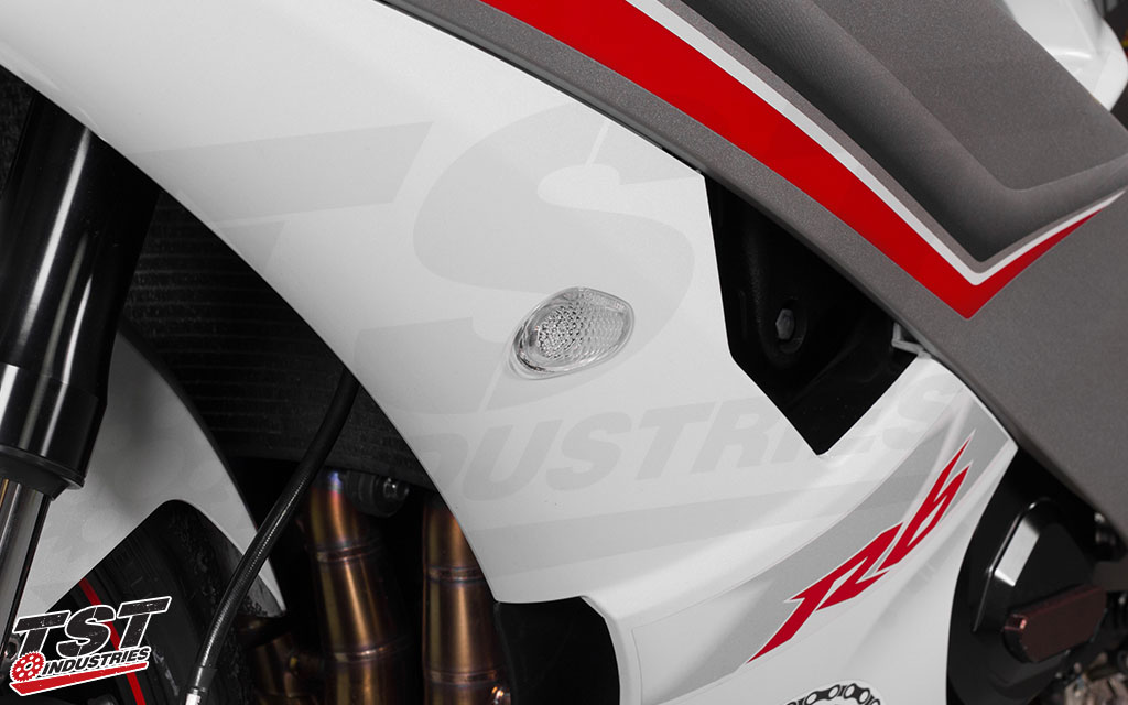 Low profile geometry fits perfectly into the mid fairing of the Yamaha R6. (Non-blemished units shown)