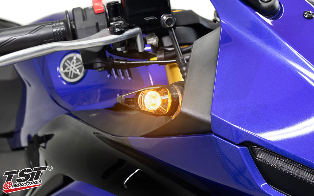 Super bright turn signal indicators provide increased visibility on your Yamaha R3.