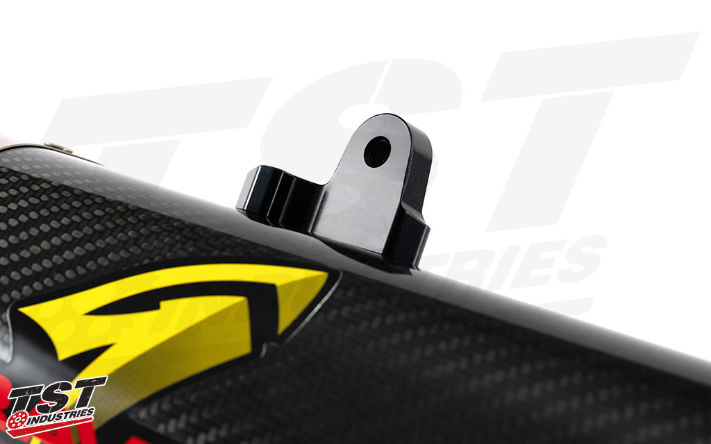 The built-in mounting bracket eliminates the need for an exhaust mounting strap on the Yamaha R6.