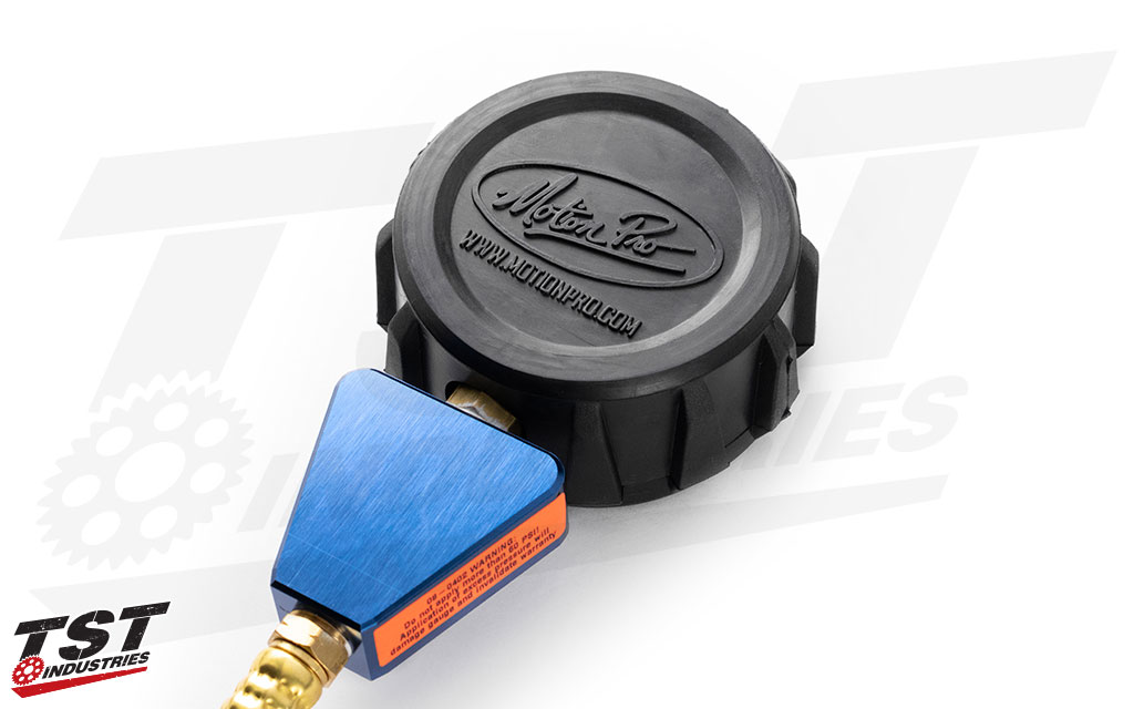 Rubber gauge boot provides robust protection for daily use in the most extreme race conditions.