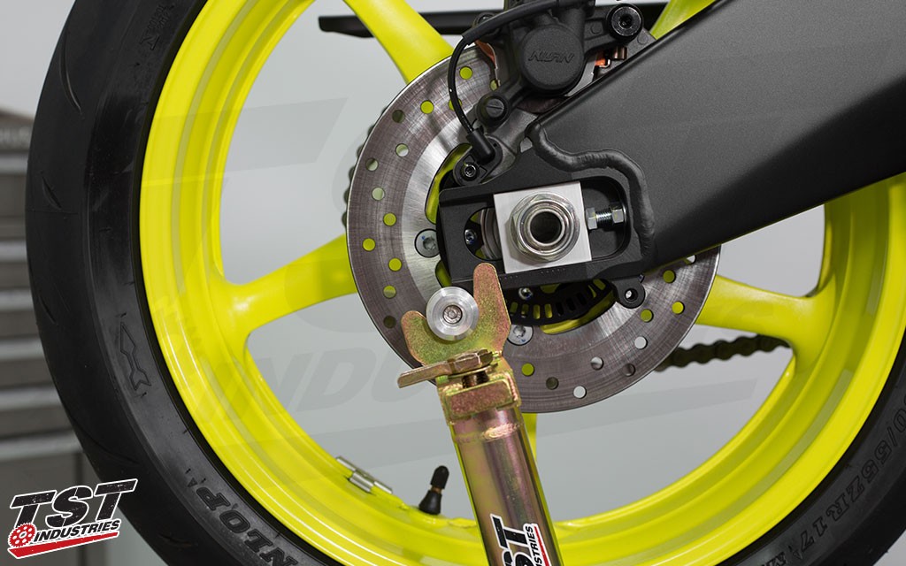 Black TESWNE 10mm CNC Swingarm Spools Slider Bobbin For Yamaha YZF R3 R6 R6S R1 Triumph KTM 