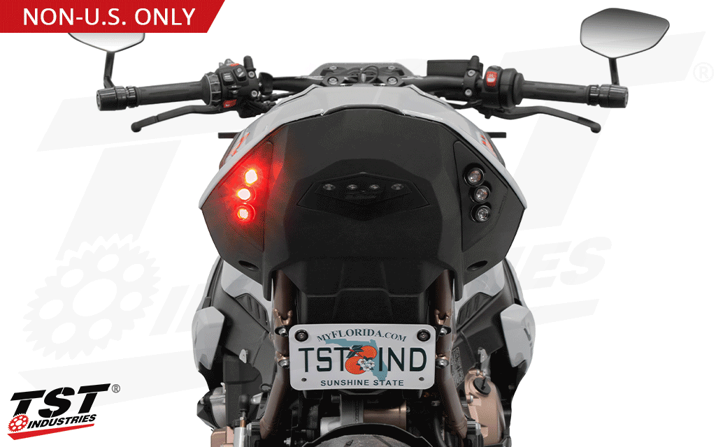 Non-U.S. models support amber turn signal actuation.