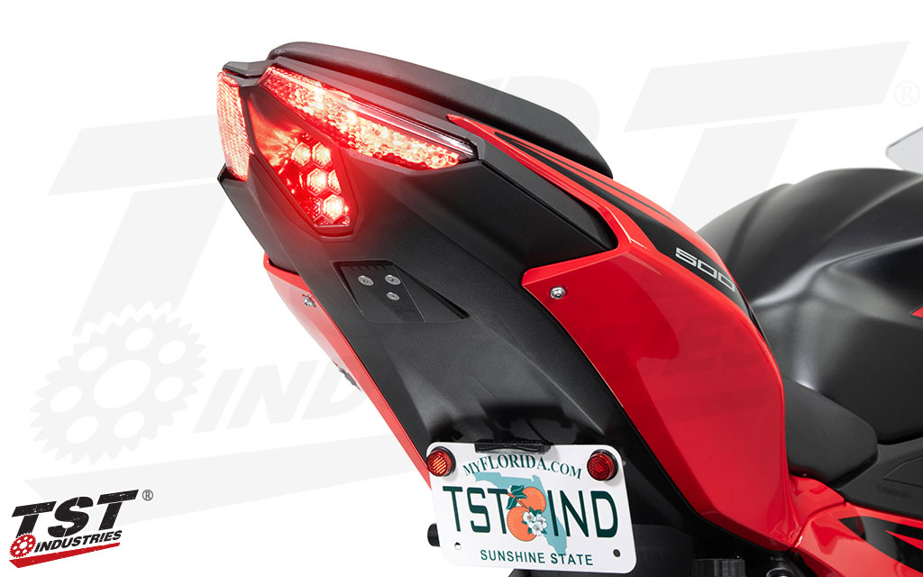 LEDs activate to 100% in side fields along with center field activation during brake mode.