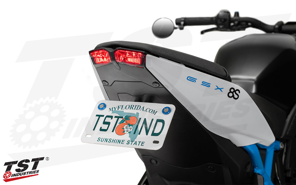 Place the tail light of your Suzuki GSX-8S or GSX-8R in the tail with one easy installation.