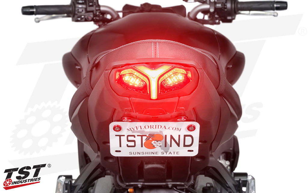 Brake activation powers the LEDs to 100% for an absolutely brilliant display of brightness on the rear of your MT-10.