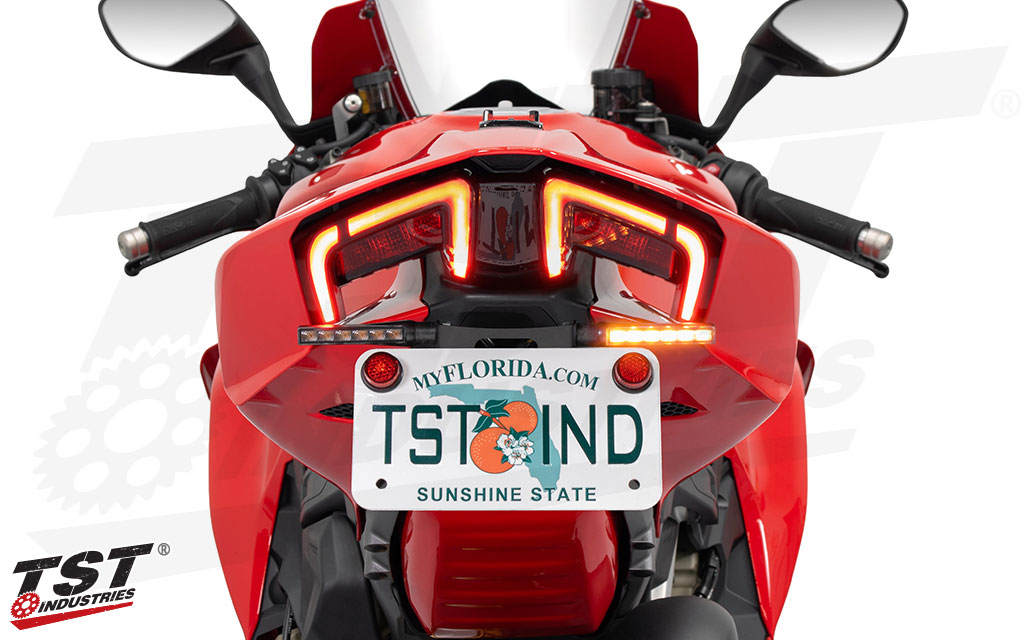 Mounts included TST LED BL6 Sequential Pod Turn Signals to the top of the Elite-1 Fender Eliminator Bracket.