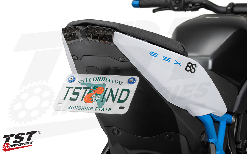 The sophisticated design is built into the tail of the GSX-8S / GSX-8R, eliminating the need for external bulk.