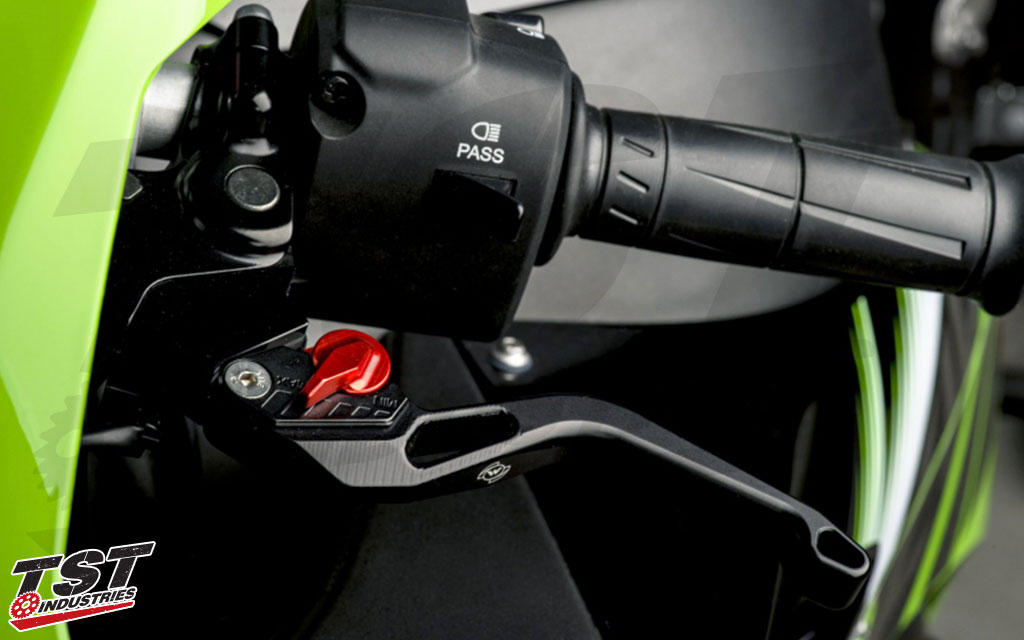 Womet-Tech Evos Shorty Levers on the 2016+ Kawasaki ZX-10R.