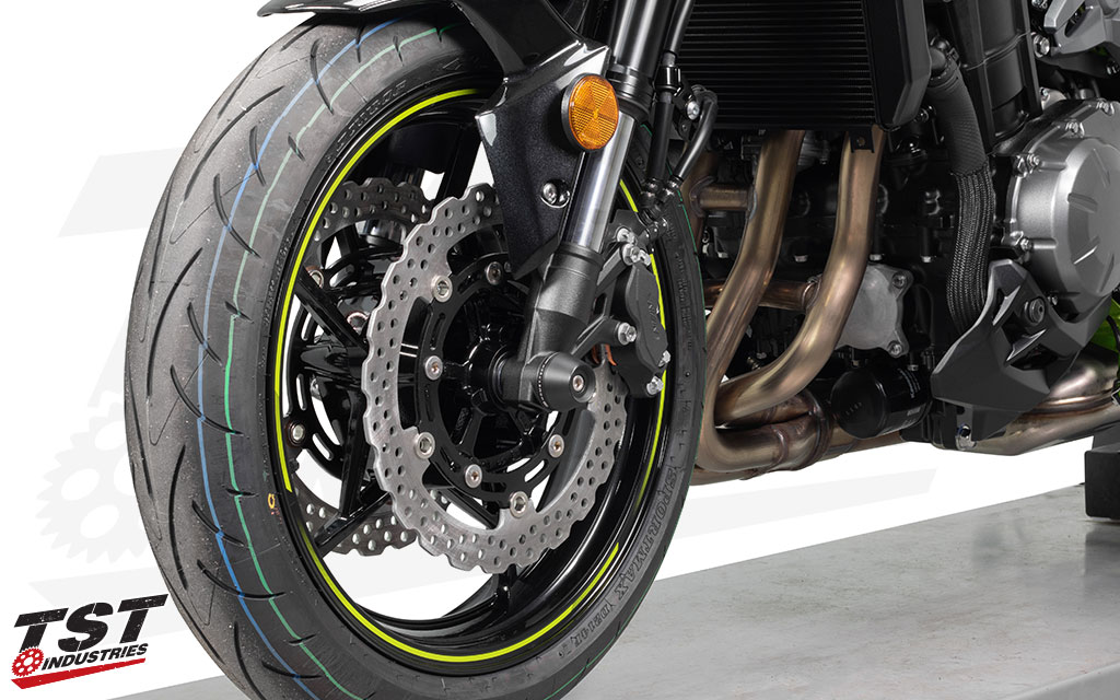 Simple and easy installation through the front axle of your Kawasaki Z900 / Z900RS provides valuable crash protection.