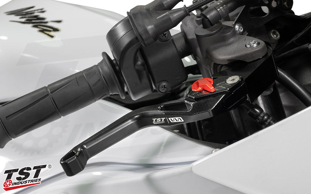 Womet-Tech Evos Shorty Levers installed on the 2013-2018 Kawasaki ZX6R.