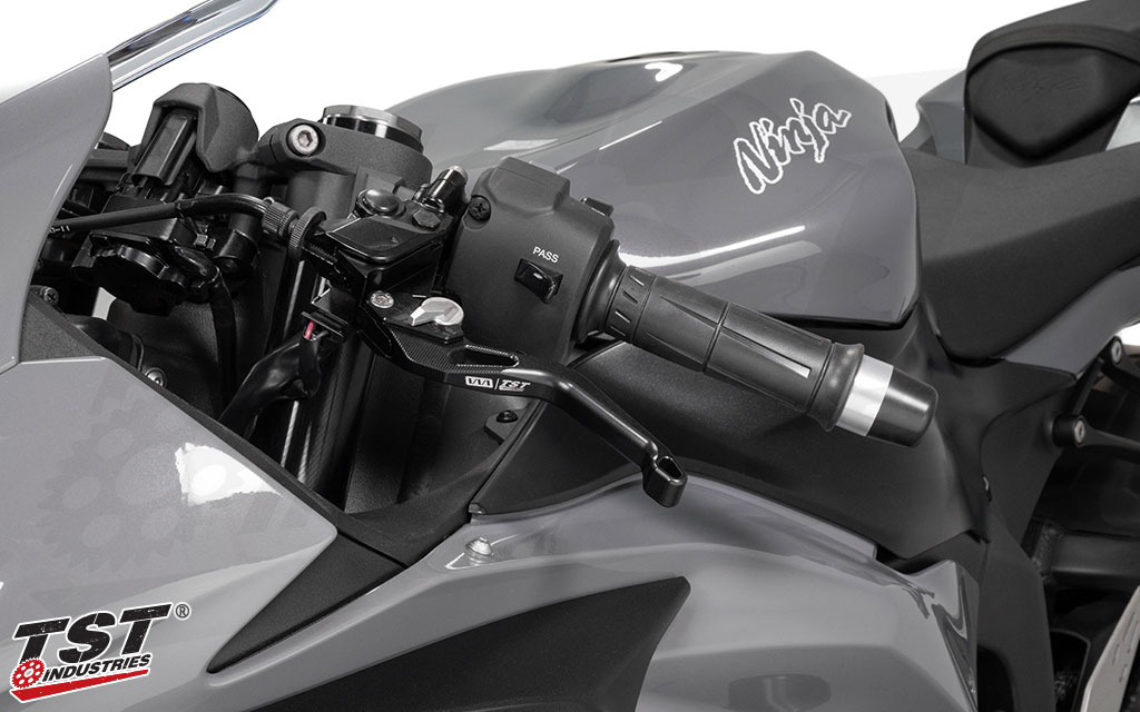 Upgrade your Kawasaki ZX6R with shorty levers from Womet-Tech. (Silver Adjuster Sold Separately) 