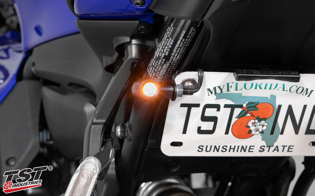 Outfitted with high power SMD LED technology, the ECHO delivers incredibly bright turn signal functionality.