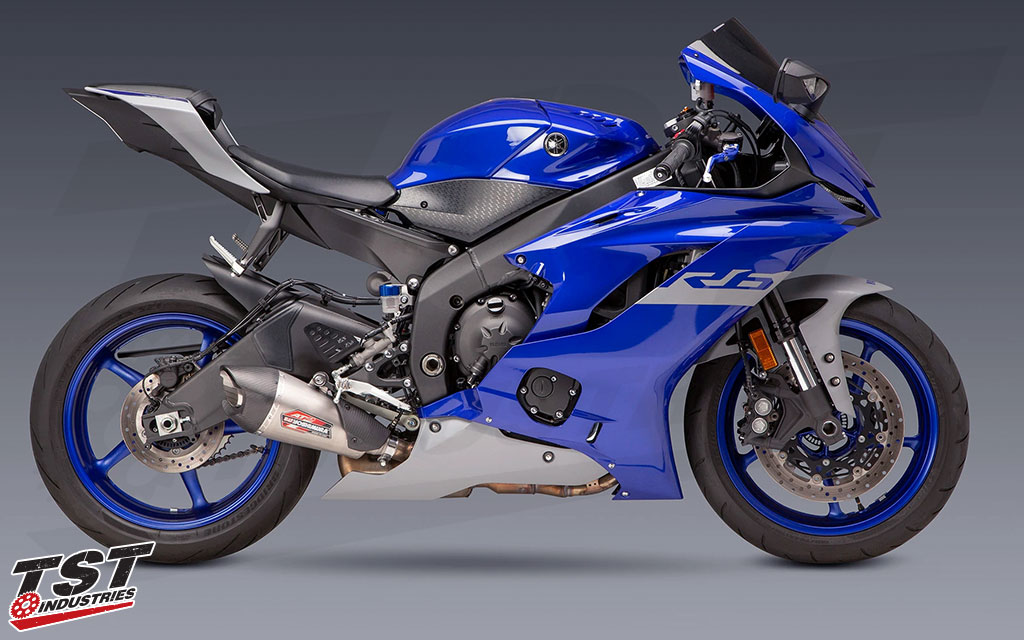 Improve the looks and sound of your Yamaha R6 with the Yoshimura AT2 Slip-On exhaust. 