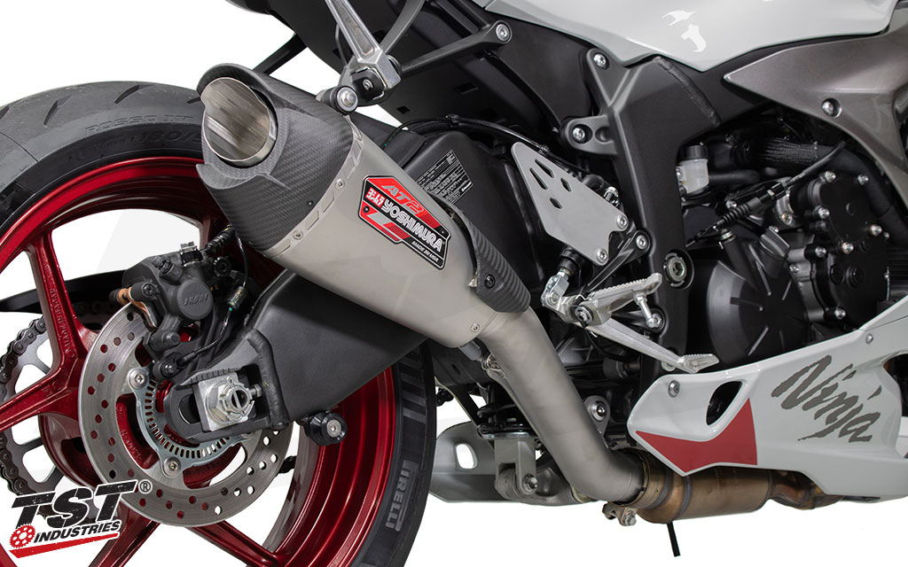 Yoshimura's AT-2 Slip-On Exhaust is fully compatible with the updated 2024 Kawasaki Ninja ZX-6R