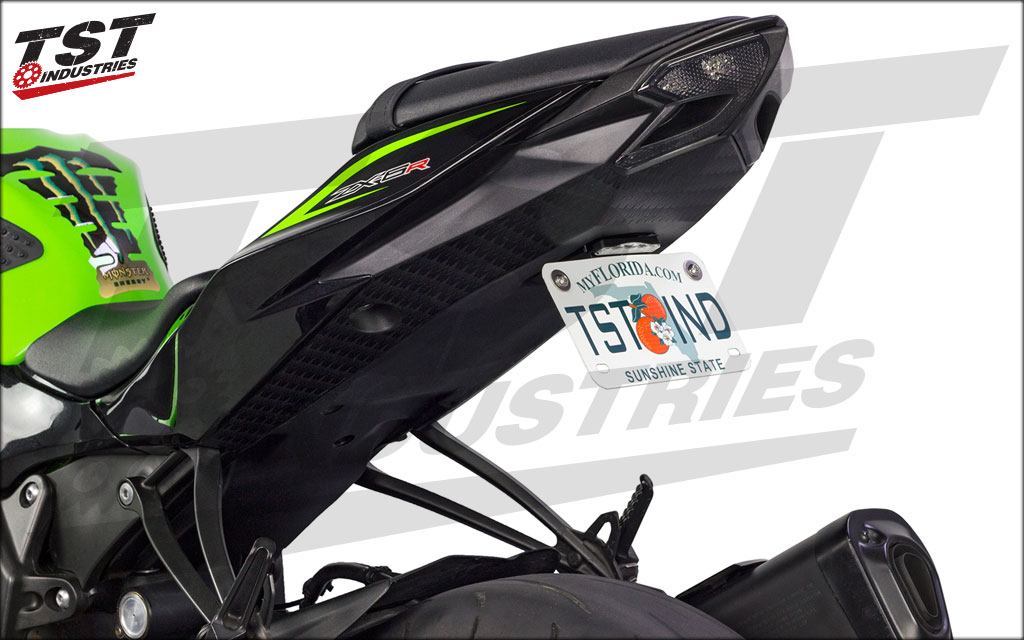 Kawi ZX6R 636 tail end cleaned up by TST fender eliminator, Low-Profile license plate light, and integrated taillight.